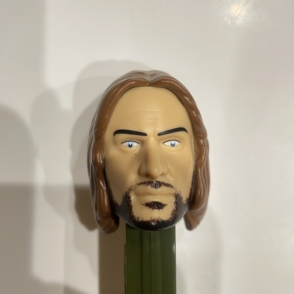The Lord of the Rings PEZ Collectible - Aragorn (Green & Brown) #D3 1117930 - Picture 7 of 17